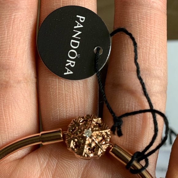 NIB Pandora Moments Sparkling Snowflake Clasp Bangle Japan Card Captor Sakura - Picture 8 of 16